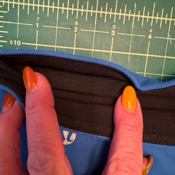 Lululemon cropped yoga pants, size 6 - Picture 11 of 13